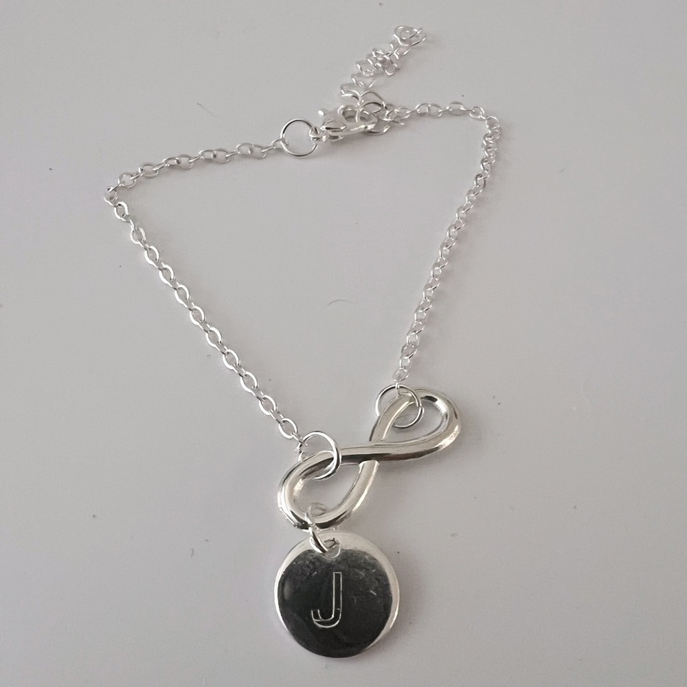 Hand bracelet with the letter J silver